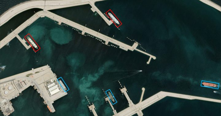 Ship object identification and classification using AI, both under way and at port. Imagery courtesy of MetaVI.